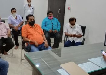 ଦୋକାନ ଖୋଲିବା ସମୟକୁ ନେଇ ଦ୍ୱନ୍ଦରେ ବ୍ୟବସାୟୀ ବଣିକ ସଂଘ ସହ ପୌର ନିର୍ବାହୀ ଅଧିକାରୀଙ୍କ ସହ ଆଲୋଚନା – ହିଞ୍ଜିଳିକାଟୁ