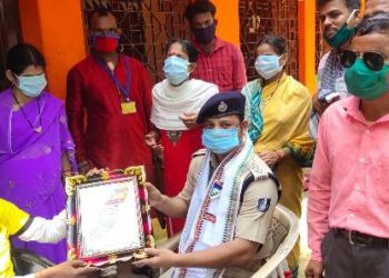 ମାହାଙ୍ଗାରେ କୋଭିଡ ଯୋଦ୍ଧା ଡାକ୍ତର ପୋଲିସ ଓ ସାମ୍ବାଦିକଙ୍କୁ    ବିଶ୍ୱ ମାତୃତ୍ଵ ଦିବସରେ ସମ୍ବର୍ଦ୍ଧନା