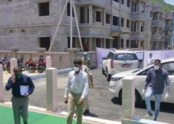 ଦିନିକିଆ ଗଞ୍ଜାମ ଗ୍ରସ୍ତରେ ୫ଟି ସଚିବ ଭି.କେ. ପାଣ୍ଡିୟାନ ହିଞ୍ଜିଳିକାଟୁରେ କୋଭିଡ଼-୧୯ ହସପିଟାଲ ବୁଲି ଦେଖିବା ସହ ସମୀକ୍ଷା କଲେ – ହିଞ୍ଜିଳିକାଟୁ