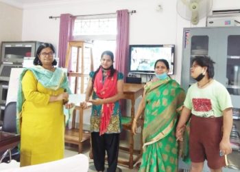 ପ୍ରବୀଣ ଅଧ୍ୟାପକ ସ୍ବର୍ଗତ ଅଶୋକ ତ୍ରିପାଠୀ ଙ୍କ ଦ୍ୱିବାର୍ଷିକୀ ଶ୍ରାଦ୍ଧ ଅବସରରେ କୋଭିଡ-19 ପାଇଁ ଅର୍ଥ ଦାନ