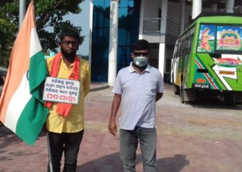 ରାଷ୍ଟ୍ରପତିଙ୍କ ଉଦ୍ଦ୍ୟେଶରେ ସ୍ମାରକ ପତ୍ର ପ୍ରଦାନ – ହିଞ୍ଜିଳିକାଟୁ