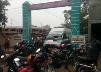 ଆମିଷ ବଜାରରେ ଅସମ୍ଭବ ଭିଡ଼ : ଆମ୍ବୁଲାନ୍ସ ଯିବା ପାଇଁ ରାସ୍ତା ମିଳିଲାନି – ହିଞ୍ଜିଳିକାଟୁ