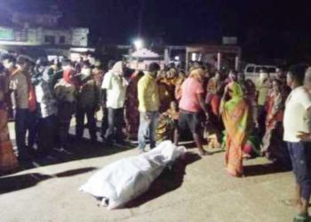 ମୋ ସ୍ୱାମୀକୁ ପିଟିପିଟି ମାରିଦେଲେ ଗାଁ ଲୋକ,  ଘଟଣାକୁ ଭିନ୍ନ ମୋଡ଼ ଦେବାକୁ ପୋଲିସ ଉପରେ ଦୋଷ ଲଦିଲେ ହତ୍ୟାକାରୀ,