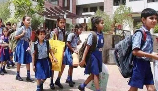 କରୋନା ବିପଦ ଦୃଷ୍ଟିରୁ ୧ମ ରୁ ୭ମ ଶ୍ରେଣୀ ପିଲାଙ୍କ ପାଇଁ ସ୍କୁଲ ଖୋଲିବ ନାହିଁ । କେବଳ ୮ମ ଶ୍ରେଣୀରୁ ଉର୍ଦ୍ଧ୍ୱ ପିଲାମାନେ ସ୍କୁଲ ଯାଇପାରିବେ ।