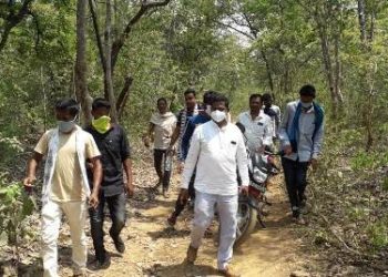 ଚନ୍ଦାହାଣ୍ଡି ବ୍ଲକର ଦୁର୍ଗମ ଅଞ୍ଚଳ କୁହୁଡ଼ି ଗ୍ରାମ ପଞ୍ଚାୟତ ଗସ୍ତକରି ଲୋକଙ୍କ ସମସ୍ୟା ବୁଝିଲେ  ବିଧାୟକ  – ପ୍ରକାଶ ଚନ୍ଦ୍ର ମାଝୀ