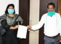 ଅଧ୍ୟକ୍ଷଙ୍କ ମହାନତା : କରୋନା ସୁରକ୍ଷା ପାଇଁ ସଂଗ୍ରହ କରି ଦେଲେ ଆର୍ଥିକ ସହାୟତା ଅଧ୍ୟକ୍ଷଙ୍କ ସମେତ ସମସ୍ତ ଅଧ୍ୟାପକ, କର୍ମଚାରୀଙ୍କୁ ସାଧାରଣରେ ପ୍ରଂଶସା