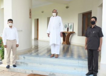 ନବୀନ ନିବାସ ରେ ଅପରାହ୍ନ ସାଢ଼େ ୫ଟା ବେଳେ “ବନ୍ଦେ ଉତ୍କଳ ଜନନୀ” ଗାନ କଲେ – ମୁଖ୍ୟମନ୍ତ୍ରୀ ନବୀନ ପଟ୍ଟନାୟକ