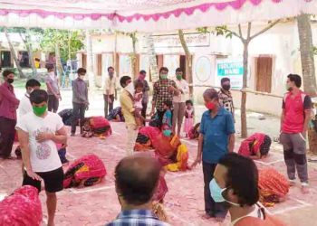 ସଂଘରୋଧ କେନ୍ଦ୍ରରେ ମହିଳାଙ୍କ ସାବିତ୍ରୀ ବ୍ରତ ପାଳନ ପ୍ରଶାସନ ପକ୍ଷରୁ ସାବିତ୍ରୀ ଭାର ପ୍ରଦାନ