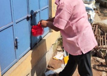 ଲକଡ଼ାଉନରେ ନିୟମ ଉଲଂଘନ : ୩ ଦୋକାନକୁ ସିଲ୍ କଲା ପୌର ପ୍ରଶାସନ ହିଞ୍ଜିଳିକାଟୁ,