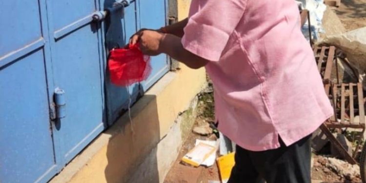 ଲକଡ଼ାଉନରେ ନିୟମ ଉଲଂଘନ : ୩ ଦୋକାନକୁ ସିଲ୍ କଲା ପୌର ପ୍ରଶାସନ ହିଞ୍ଜିଳିକାଟୁ,