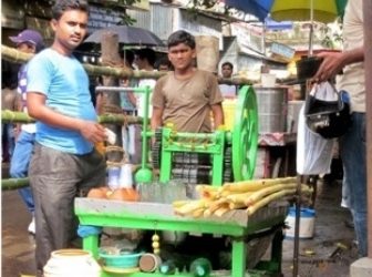 ବଢୁଛି ତାତି : ରାସ୍ତାକଡ଼ ମୃଦୁପାନୀୟର ବଢୁଛି ଚାହିଦା