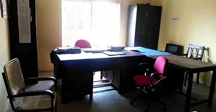 ସରକାରୀ ନିର୍ଦ୍ଦେଶକୁ  ଫୁ.. .. ସକାଳୁଆ ଅଫିସ ପାଲଟିଛି ପ୍ରହସନ