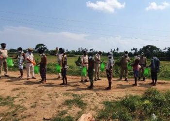 ଅସହାୟ ଶ୍ରମିକଙ୍କୁ ସହାୟତାର ହାତ ବଢାଇଲା ହିଞ୍ଜିଳି ପୁଲିସ ପ୍ରଶାସନ – ହିଞ୍ଜିଳିକାଟୁ