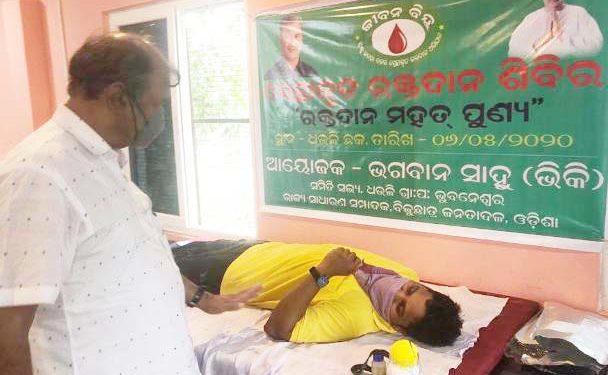 ୩5 ୟୁନିଟ୍ ରକ୍ତ ସଂଗ୍ରହ – ମନ୍ତ୍ରୀ ଶ୍ରୀ ଅଶୋକ ଚନ୍ଦ୍ର ପଣ୍ଡା ରକ୍ତଦାତା ମାନଙ୍କୁ ଉତ୍ସାହିତ କରିଥିଲେ ।