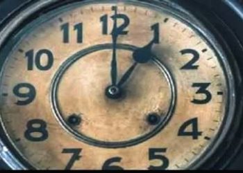 ବାସ୍ତୁ ଶାସ୍ତ୍ର ଅନୁସାରେ ପେଣ୍ଡୁଲମ୍‌ ଘଣ୍ଟା ଘରେ ଲଗାଇଲେ ଶୁଭଫଳ ମିଳିଥାଏ । ଏହା ଦ୍ୱାରା ବ୍ୟକ୍ତି ପ୍ରଂଶସିତ ହୋଇଥାଏ ।