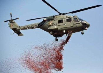 ଭାରତୀୟ ବାୟୁ ସେନାର ହେଲିକପ୍ଟର ଆଜି କିମ୍ସ କୋଭିଡ୍ ୧୯ ହସ୍ପିଟାଲ୍ ଉପରେ ଫୁଲ ପାଖୁଡ଼ା ବର୍ଷା କରିଛି ।