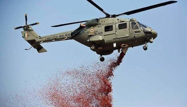 ଭାରତୀୟ ବାୟୁ ସେନାର ହେଲିକପ୍ଟର ଆଜି କିମ୍ସ କୋଭିଡ୍ ୧୯ ହସ୍ପିଟାଲ୍ ଉପରେ ଫୁଲ ପାଖୁଡ଼ା ବର୍ଷା କରିଛି ।