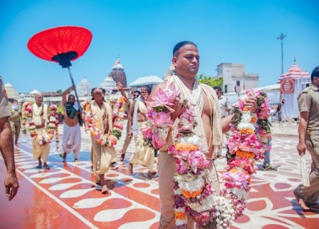 ଦଇତାପତିଙ୍କୁ କୋଭିଡି ସଚେତନତା ଶ୍ରୀମନ୍ଦିରରୁ ଆଜ୍ଞାମାଳ ତିନି ରଥ କୁ ଆସିଲା – ପୁରୀ