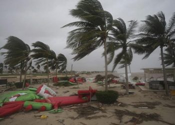 ପଶ୍ଚିମବଙ୍ଗରେ ବାତ୍ୟା ଅମ୍ଫାନ ପରେ ଏବେ ଗୁଜୁରାଟରେ ଆଉ ଏକ ବଡ ବାତ୍ୟା ଆସିବା ନେଇ ପାଣିପାଗ ବିଭାଗ କହିଛି ।