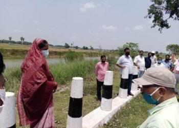କର୍ମୀ ଙ୍କ ଆଗରେ ସାଇମନ୍ଦିରର ରାସ୍ତା ଆଲୋକୀ କରଣ କରିବାକୁ ଦେଇଥିବା ଶପଥ କୁ ପାଳନ କଲେ – ବିଧାୟିକା ଶ୍ରୀମତୀ ସୁନନ୍ଦା ଦାସ