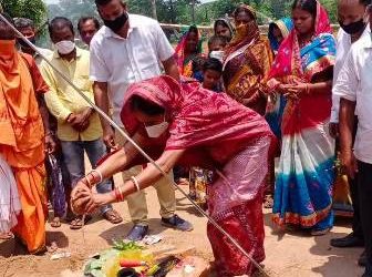 ଆମ ଗାଁ ଆମ ବିକାଶ ଯୋଜନାର ନୂତନ ଗୃହ ର ଶୁଭ ଦେଲେ ବରୀ – ବିଧାୟିକା ଶ୍ରୀମତୀ ସୁନନ୍ଦା ଦାସ