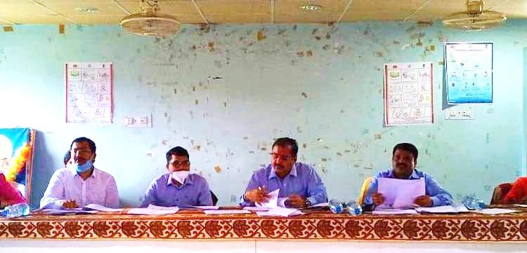 କୋରାଇରେ ଜିଲାପାଳଙ୍କ ସମୀକ୍ଷା ବୈଠକ ପ୍ରବାସୀ ଶ୍ରମିକଙ୍କୁ ମନରେଗା କାର୍ଯ୍ୟକରେ ନିୟୋଜିତ କରାଅ