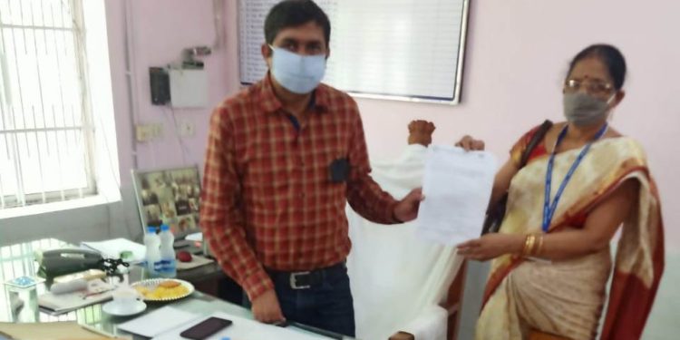 ନୟାଗଡ ଜିଲ୍ଲା ଶାଖା ମାନବାଧିକାର ସଂଗଠନ : କରୋନା ସହାୟତା ପାଇଁ ରାଜ୍ୟପାଳଙ୍କୁ ଦେଲେ 18 ଟି ଦାବି ସମ୍ବଳିତ ସ୍ମାରକପତ୍ର