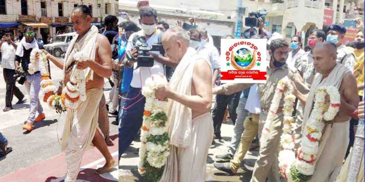 ତିନି ରଥରେ ବିଜେ ହେଲା ଆଜ୍ଞାମାଳ – ଭକ୍ତ ଙ୍କ ଯାତାୟତ ସମସ୍ତ ପଥକୁ ରୋକ ଲଗାଇ ଦିଆ ଯାଇଛି ।
