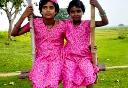 କରୋନା ପ୍ରଭାବରେ ଫିକା ପଡିଲା ରଜମଉଜ,ନିଜ ଘର ଅଗଣାରେ ଝିଅ ମାନେ ଖେଳିଲେ ଦୋଳି