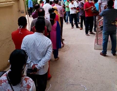 କରୋନା ବ୍ୟାନ ପିରିଅଡ଼ରେ ସ୍କୁଲରେ ନାମ ଲେଖା ନିଷ୍ପତି କାହା ସ୍ୱାର୍ଥରେ ? ଅଭିଭାବକ ନା ସ୍କୁଲ ମାଲିକ