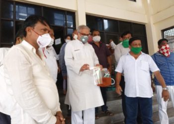 ବ୍ରହ୍ମପୁର ସାଂସଦ ଚନ୍ଦ୍ର ଶେଖର ସାହୁ ଙ୍କ ଗଜପତି ଜିଲ୍ଲାରେ, ଜିଲ୍ଲା ପ୍ରଶାସନ ଦ୍ଵାରା କୋଭିଡ୍ ମୁକାବିଲା ପାଇଁ ନିଆଯାଇଥିବା ପଦକ୍ଷେପକୁ ପ୍ରଂଶସା