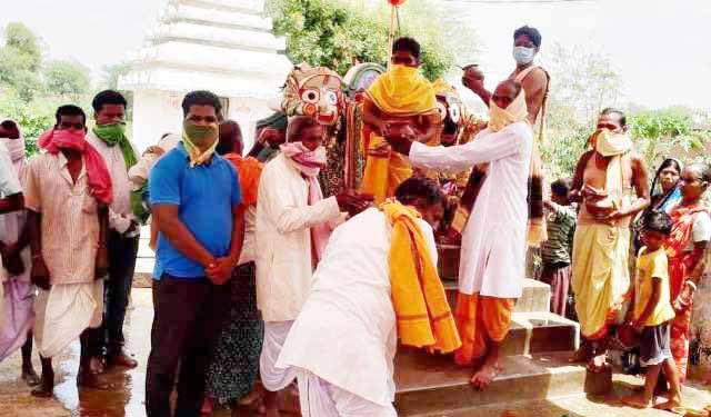 ମହାମାରୀ କରୋନା ମହାବିପତ୍ତି ଯୋଗୁଁ ସୀମିତ ସେବାୟତ ଙ୍କ ଦ୍ଵାରା ସ୍ନାନ ପୂର୍ଣ୍ଣିମା ପାଳିତ – ଚନ୍ଦାହାଣ୍ଡି