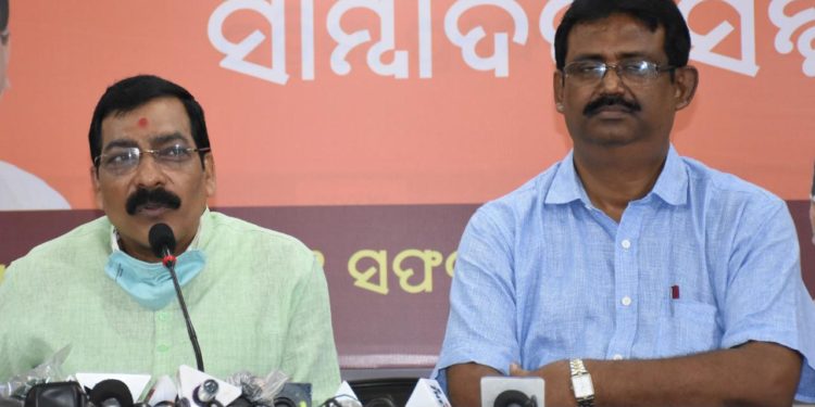 ନିଜ ପିଠି ଥାପୁଡାଇବା ବନ୍ଦ କରି ଦୈନିକ ୧୫ ହଜାର ଟେଷ୍ଟ କରାନ୍ତୁ ରାଜ୍ୟ ସରକାର : ବି.ଜେ.ପି