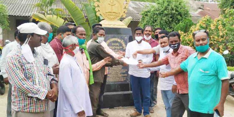 ଚନ୍ଦାହାଣ୍ଡି ପାନାବେଡା ଉଚ୍ଚ ବିଦ୍ୟାଳୟ ଠାରେ ପ୍ରାକ୍ତନ ଛାତ୍ରଛାତ୍ରୀଙ୍କ ବୈଠକ