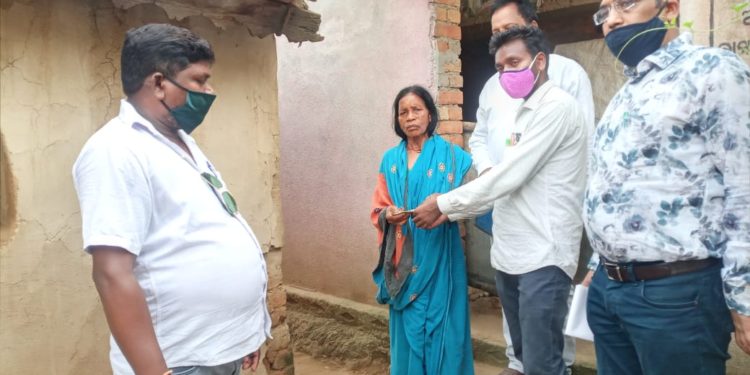 ବାର୍ଦ୍ଧକ୍ୟ ଭତ୍ତା ର ଟଙ୍କା ଫେରି ପାଇଲେ ରାଧିକା : ଟଙ୍କା ହଡପ କରିଥିବା ଲୋକ କିଏ   ?