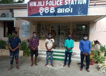 ୩ ଲୁଟ୍ ଘଟଣାର ଫର୍ଦ୍ଦାଫାଶ ୫ ଗିରଫ, ୨ ମୋଟର ସାଇକେଲ, ୨ଟି ମୋବାଇଲ ସମେତ ଛୁରୀ ଜବତ – ହିଞ୍ଜିଳିକାଟୁ