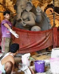 ଦ୍ୱନ୍ଦରେ ମୂର୍ତୀ କାରିଗର : ଫିକା ପଡ଼ିବ ପାର୍ବଣ ଋତୁ – ହିଞ୍ଜିଳିକାଟୁ