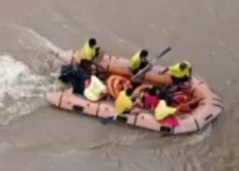 କଟକ ତ୍ରିସୁଳିଆ ପୋଲରୁ ନଦୀକୁ ଡେଇଁଲେ ଦୁଇ ଯୁବତୀ