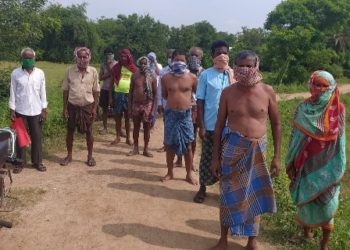 ସରପଞ୍ଚଙ୍କ ଦୋମୁଁହା ନୀତି  ସମ୍ପର୍କୀୟଙ୍କ ମାଫ,ବିରୋଧୀଙ୍କ ନାଁ ରେ ଥାନାରେ ଅଭିଯୋଗ – ହିଞ୍ଜିଳିକାଟୁ