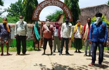 ଶିକ୍ଷାନୁଷ୍ଠାନ ମିଶ୍ରଣ ନିଷ୍ପତ୍ତିକୁ ନେଇ ଅସନ୍ତୋଷ (କଳାହାଣ୍ଡି , ନର୍ଲା ବ୍ଳକର ୪୫ଟି ବିଦ୍ୟାଳୟ ମିଶ୍ରଣ ତାଲିକାରେ)