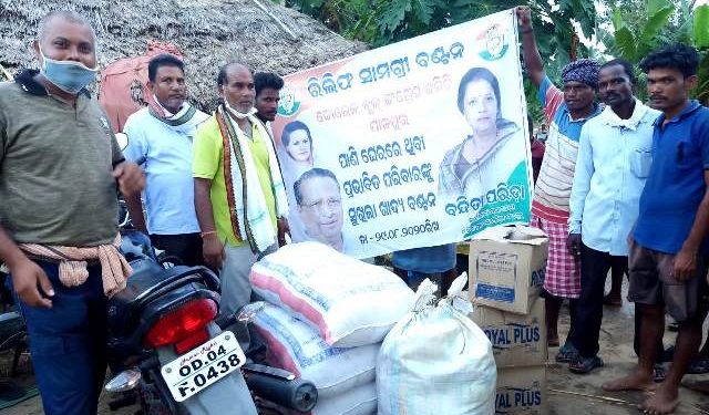 ଖରସ୍ରୋତା ବନ୍ୟା ବିପନ୍ନଙ୍କୁ କଂଗ୍ରେସ ପକ୍ଷରୁ ରିଲିଫ ବଣ୍ଟନ