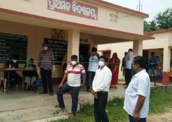 ପୌରାଂଚଳରେ ସମୁହ ସ୍କ୍ରିନିଂ ଓ ୨ ପଂଚାୟତରେ ସ୍ୱାବ ଟେଷ୍ଟ କାର୍ଯ୍ୟକ୍ରମର ସମୀକ୍ଷା କଲେ ଉପଜିଲ୍ଲାପାଳ