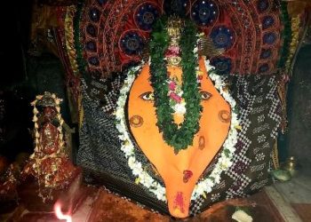 ମାଁ ସମଲେଶ୍ଵରୀ ଦେବୀଙ୍କ ନବାନ୍ନ  ମନ୍ଦିର ରେ ପହଞ୍ଚିଲା ପାଟ ଶାଢ଼ୀ – ବରଗଡ଼