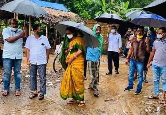 ଲଗାଣ ବର୍ଷାକୁ ଖାତିର ନକରି ଅତଲାପୁର ଗ୍ରାମପଞ୍ଚାୟତ ଲୋକଙ୍କ ର ଦୁଃଖ ବୁଝିଲେ ;  ବିଧାୟିକା ସୁନନ୍ଦା ଦାସ