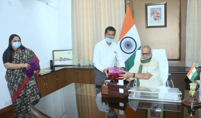 ବିଧାନସଭାରେ ଉପସ୍ଥାପିତ ହେବାକୁ ଥିବା ସିଏଜି ରିପୋର୍ଟ ଓ ଆର୍ଥିକ ସ୍ଥିତି ବିବରଣୀ ରାଜ୍ୟପାଳଙ୍କୁ ପ୍ରଦାନ କଲେ ମହା ଲେଖାକାର