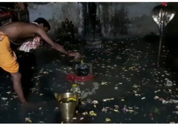 ପାଣି ଭିତରେ ଭଦ୍ରକର ବାବା ; ଆଖଣ୍ଡଳମଣି ବିଗ୍ରହ ।