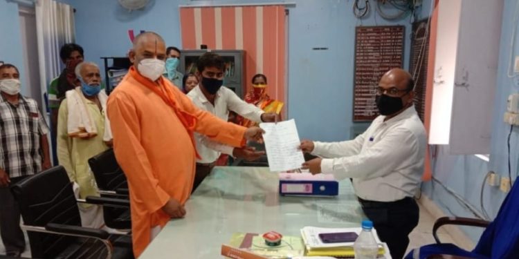 ଗୁରୁଣ୍ଠି ଶ୍ରୀରଙ୍ଗରାଜ ପୁର ଗ୍ରାମରେ ପାନୀୟ ଜଳ ଅଭାବ ବିଡ଼ିଓ ଙ୍କୁ ଦାବି ପତ୍ର ପ୍ରଦାନ