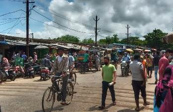 କରୋନାକୁ ନାହିଁ ଡ଼ର ମାସ୍କ ପିନ୍ଧୁ ନାହାନ୍ତି,  ସାମାଜିକ ଦୂରତ୍ୱ ମାନୁ ନାହାନ୍ତି ଅମାନିଆ