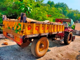 ବେଆଇନ ମେଟାଲ ବୋଝେଇ ଟ୍ରାକ୍ଟର ଜବତ