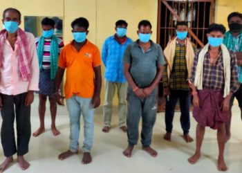 ବରଗଡ଼ ସଦର ଥାନା ପୋଲିସ ଜୁଆ ଆଡ୍ଡା ଉପରେ ଚଢ଼ଉ, ୮ ଜୁଆଡି ସହ ନଗଦ ଟଙ୍କା ଜବତ – ବରଗଡ଼